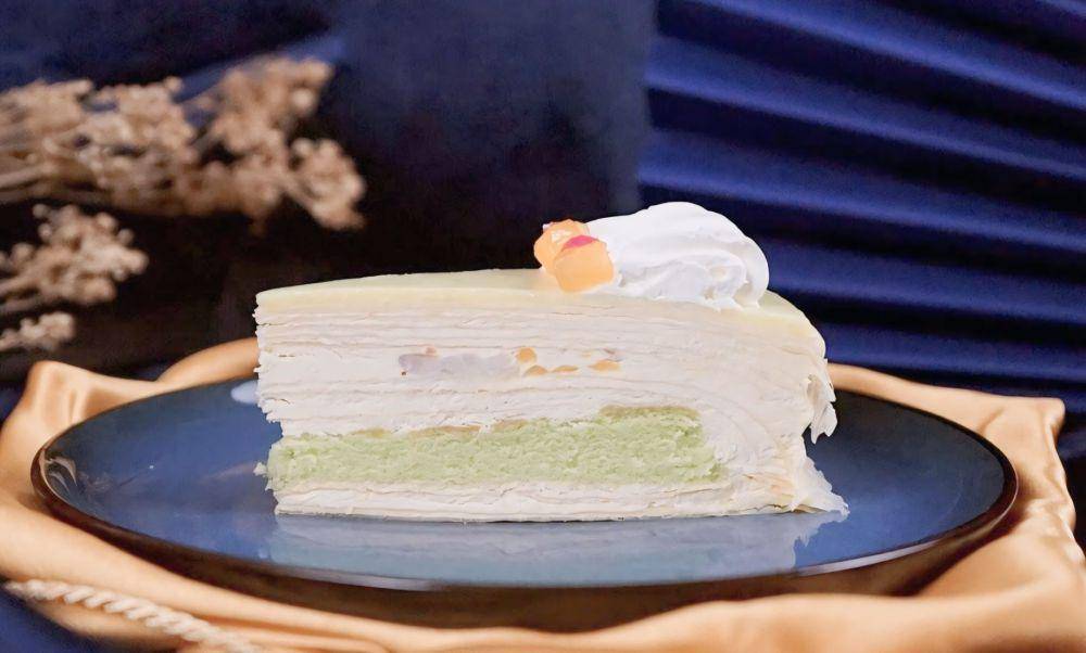 potret hidangan kue di First Love Patisserie (instagram.com/firstlovepatisserie)