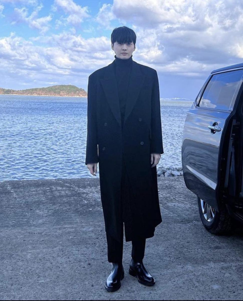 Paduan coat ala Kang Young Seok (instagram.com/kkang0suk)