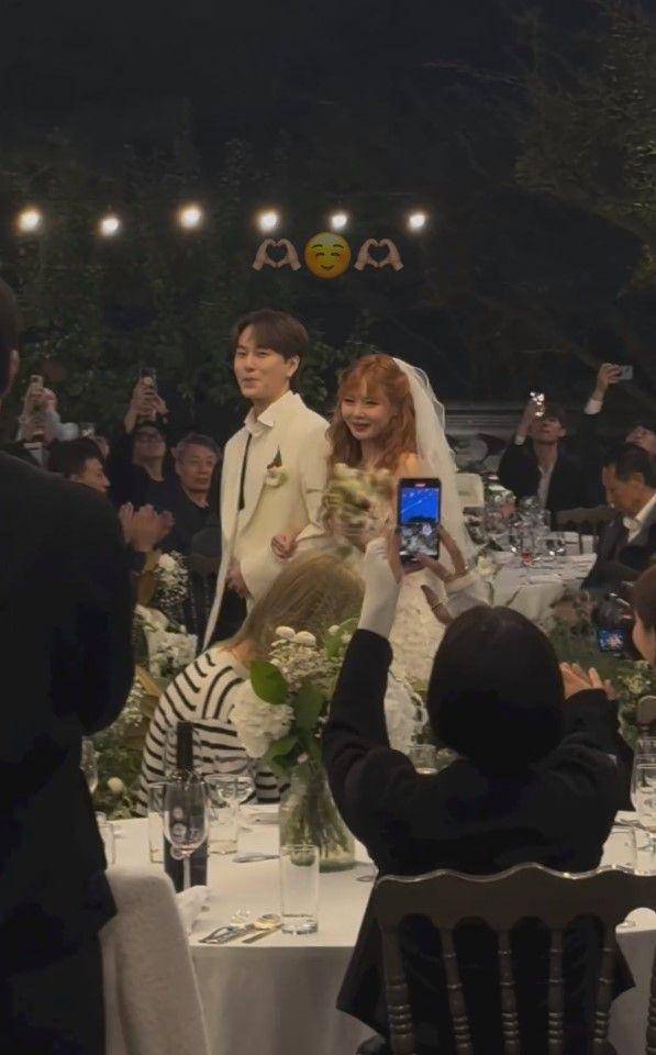 potret pernikahan HyunA (instagram.com/beneficialll)