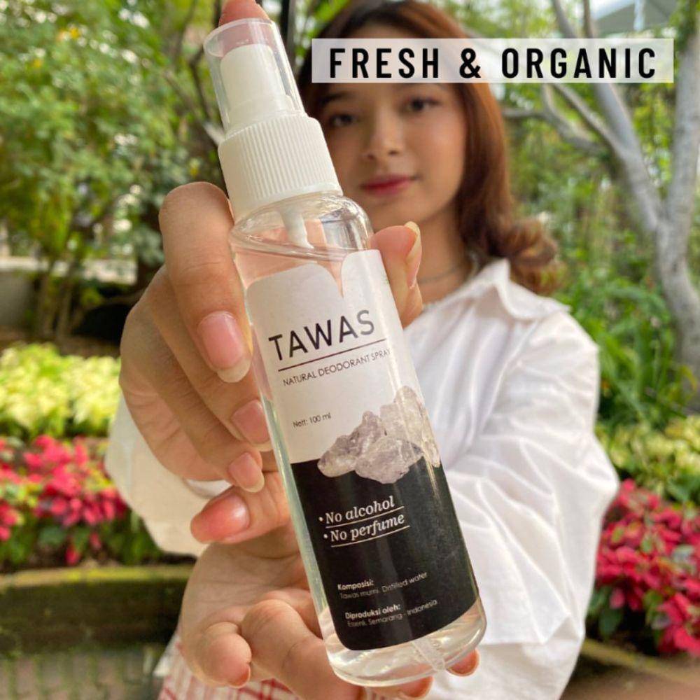 ESSENLI Tawas Natural Deodorant Spray (instagram.com/essenliofficial)