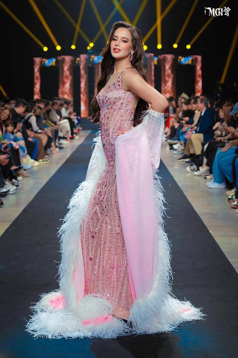 Potret Wakil Eropa Saat Konferensi Pers Miss Grand International 2024 (Facebook.com/Miss Grand International)