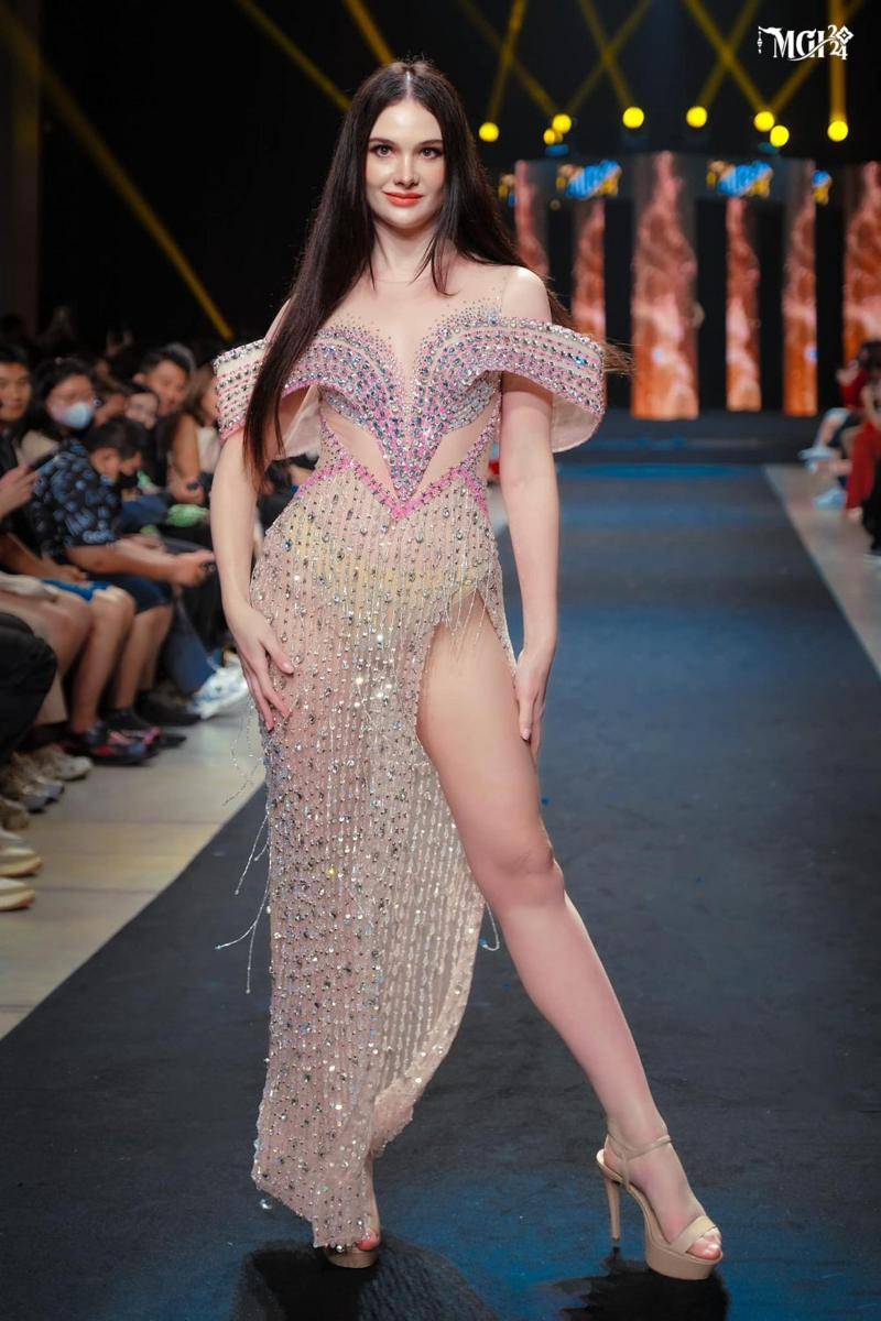 Potret Wakil Eropa Saat Konferensi Pers Miss Grand International 2024 (Facebook.com/Miss Grand International)