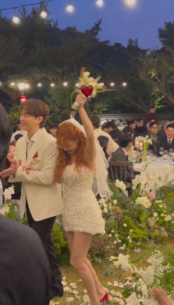 potret pernikahan HyunA (instagram.com/beneficialll)