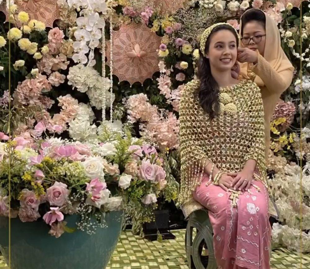 7 Dekorasi Pengajian Pranikah dan Siraman Anggika Bolsterli, Menawan!