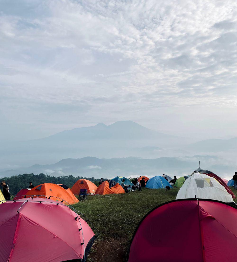 Mempesona, Yuk Camping di Surga Awan Puncak Peuyeum Sukabumi!
