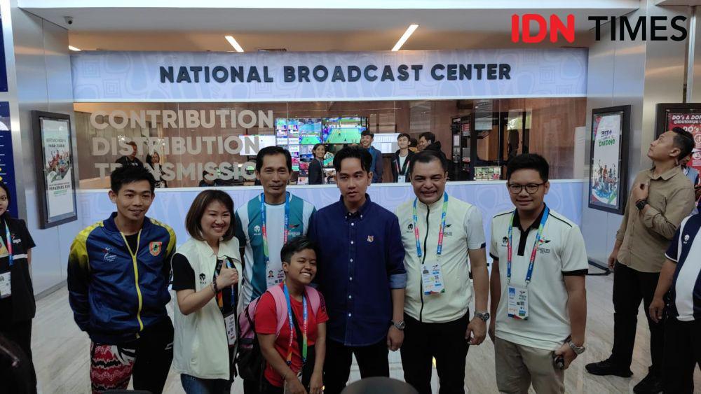 Akhir Pekan, Gibran Nonton Badminton Peparnas di Edutorium UMS Solo