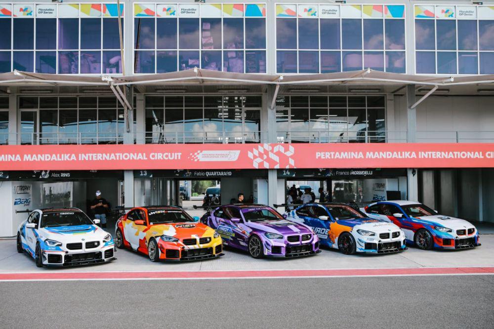 Balap mobil mewah dalam ajang Mandiri Mandalika Festival of Speed (MFoS) putaran kedua di Sirkuit Mandalika, 11 - 13 Oktober 2024. (dok. MGPA)