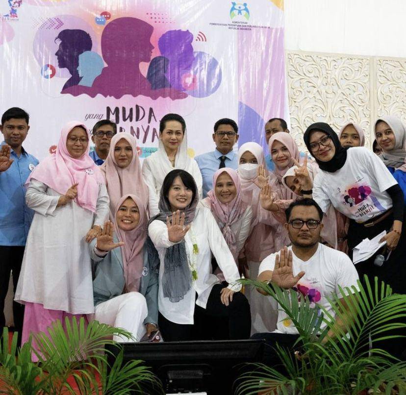 potret Leony berkunjung ke Aceh (Instagram.com/leonyvh)