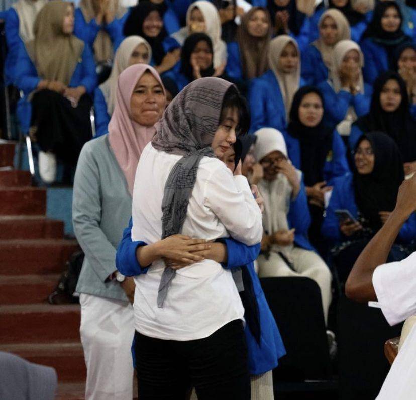 potret Leony berkunjung ke Aceh (Instagram.com/leonyvh)