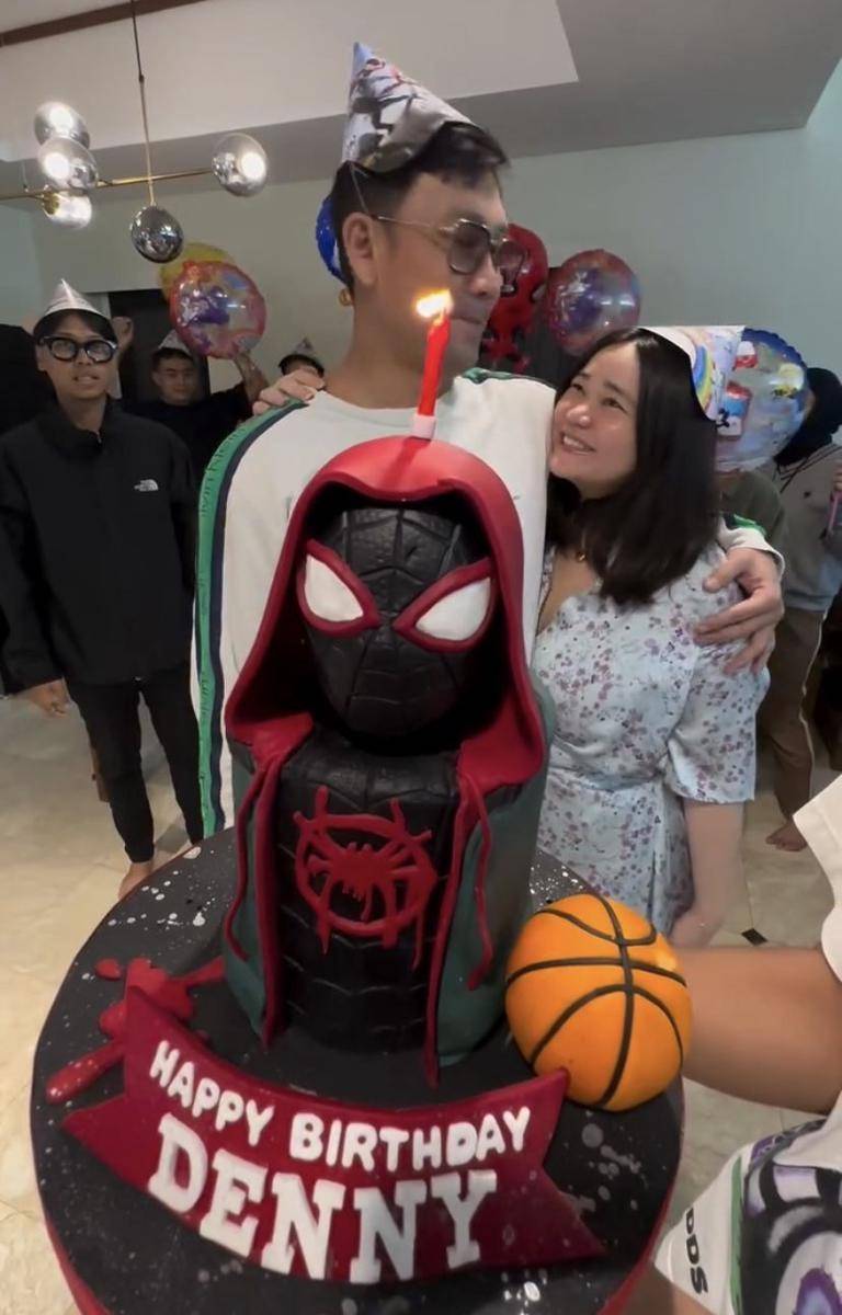 potret kejutan ulang tahun Denny Sumargo (Instagram.com/sumargodenny)
