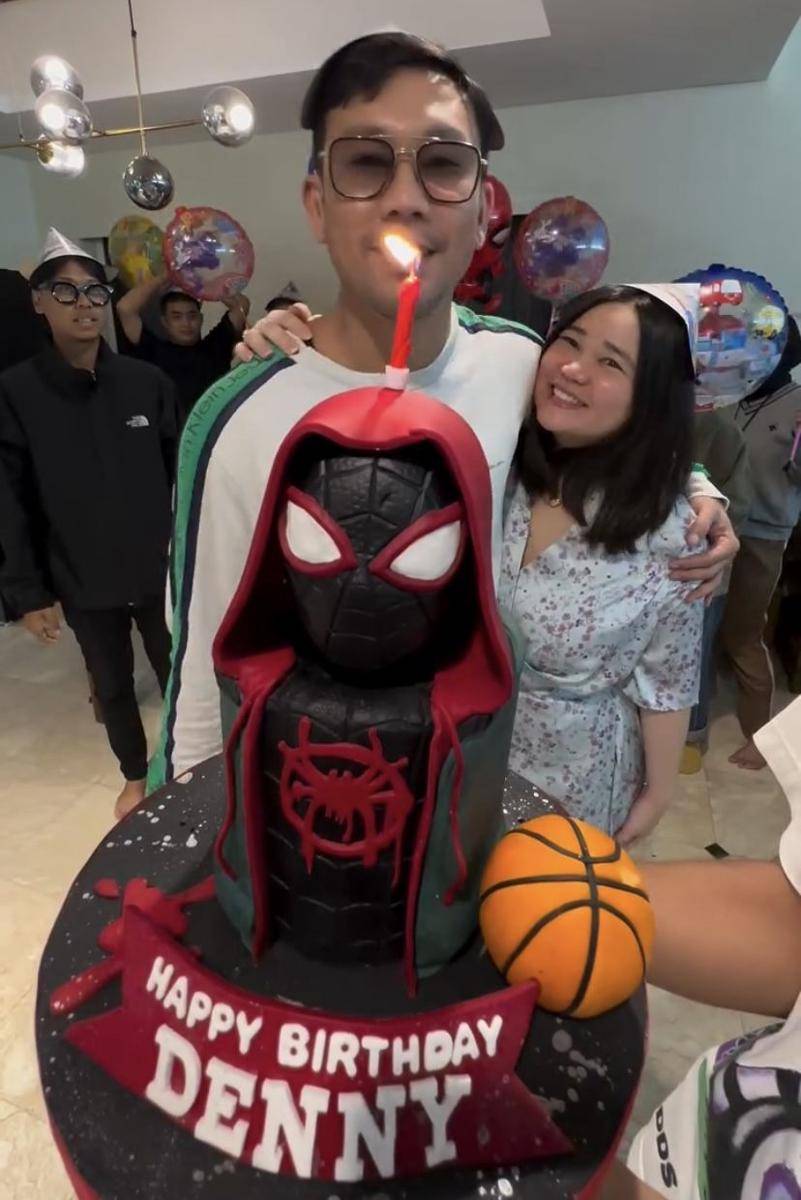 potret kejutan ulang tahun Denny Sumargo (Instagram.com/sumargodenny)