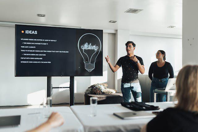 5 Tips Anti Canggung Jawab Pertanyaan Sulit saat Presentasi
