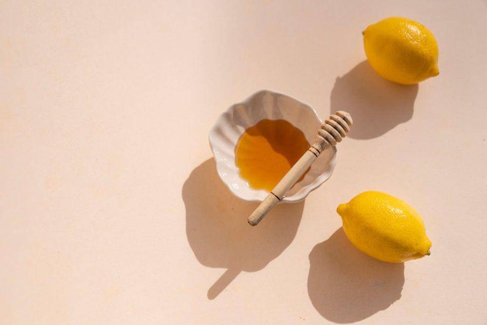 ilustrasi lemon dan madu (pexels.com/Los Muertos Crew)