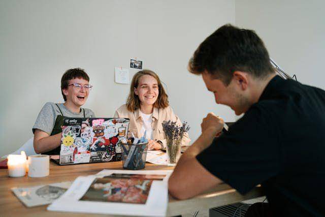 ilustrasi bercerita pengalaman pribadi (pexels.com/Ivan Samkov)