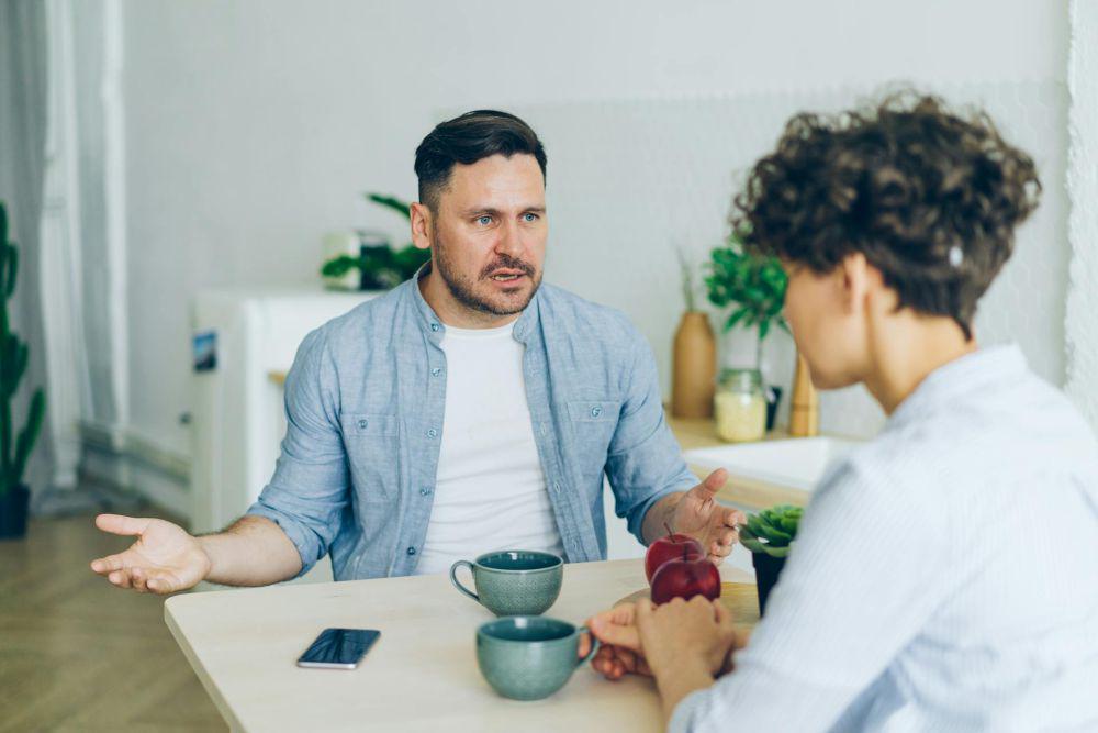 5 Faktor yang Bikin Ilfeel saat Pertemuan Pertama dengan Seseorang
