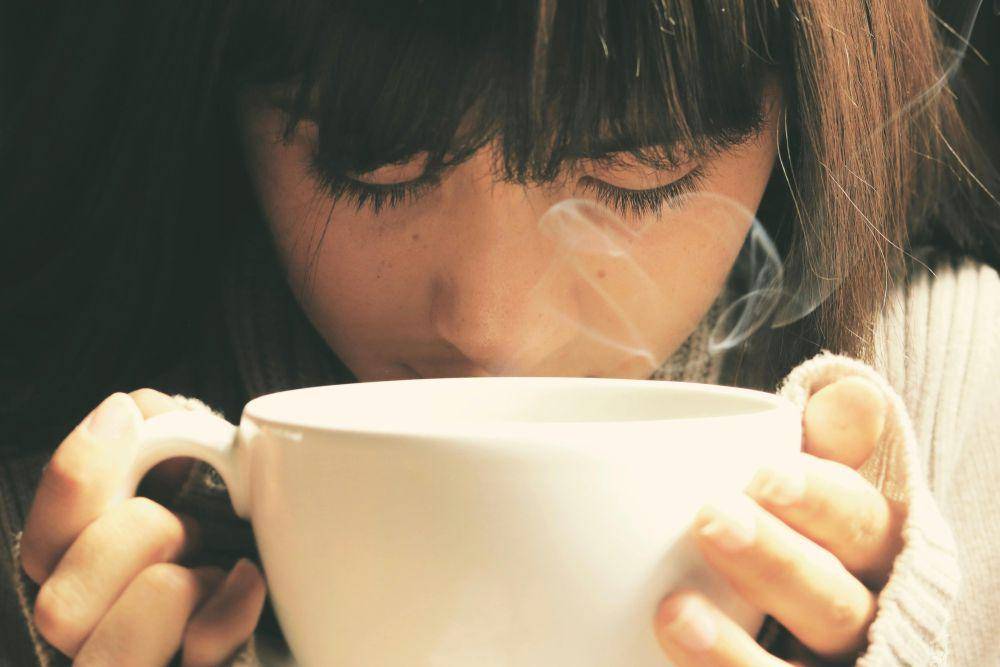 ilustrasi sedang meminum teh (pexels.com/Pixabay)