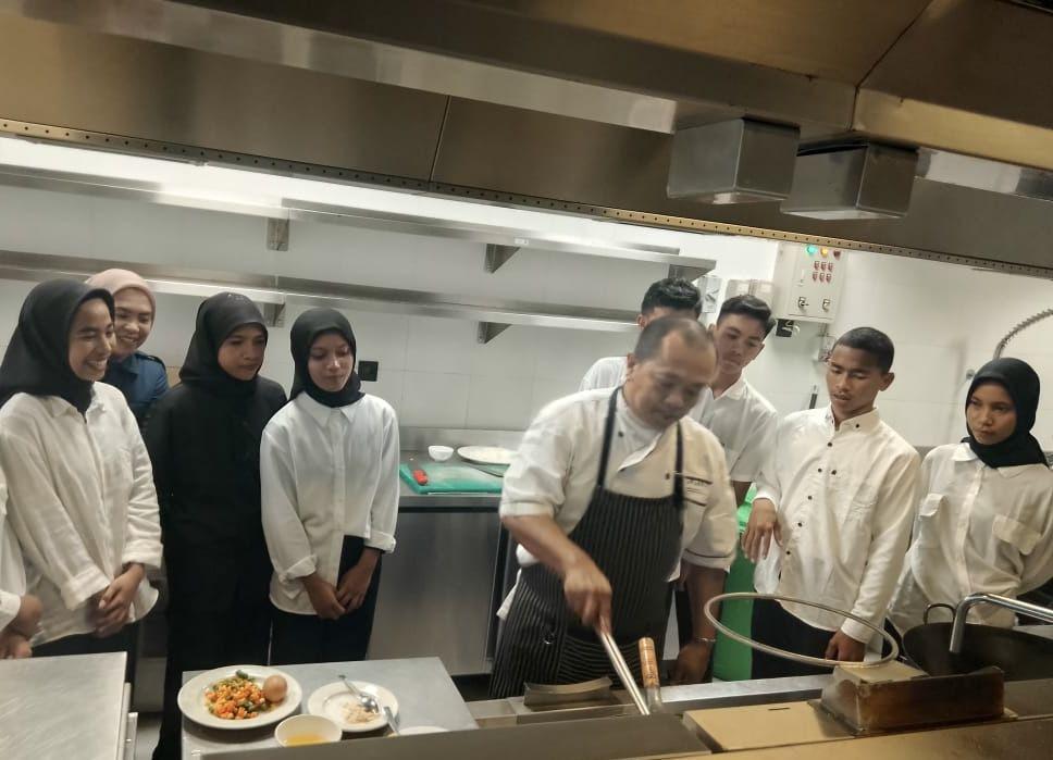 Pelatihan hospitality untuk 40 warga lokal dan siswa SMK Muhammadiyah Golo Mori, NTT. (dok. ITDC)