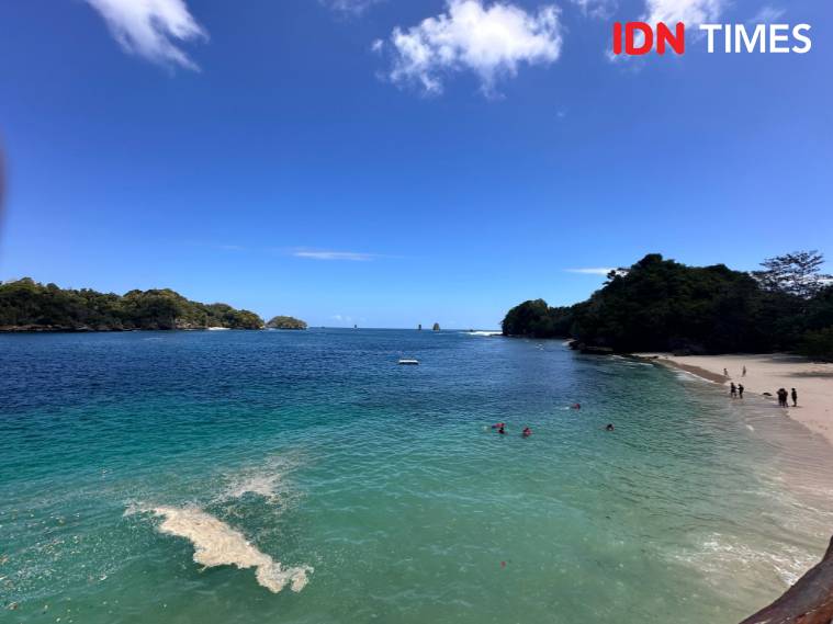 Potret Pantai Tiga Warna di Malang (IDN Times/Ernia Karina)