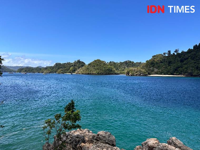 Potret pantai di Malang (IDN Times/Ernia Karina)