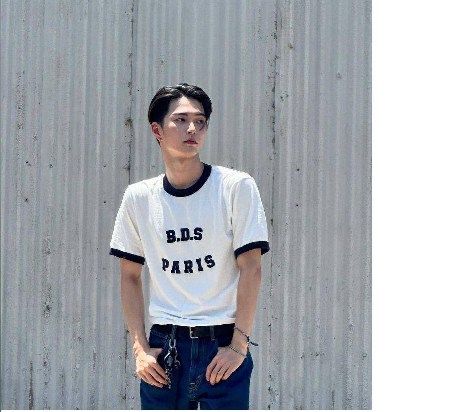Seunghan kembali berkaktivitas dengan Riize. (instagram.com/riize_official)