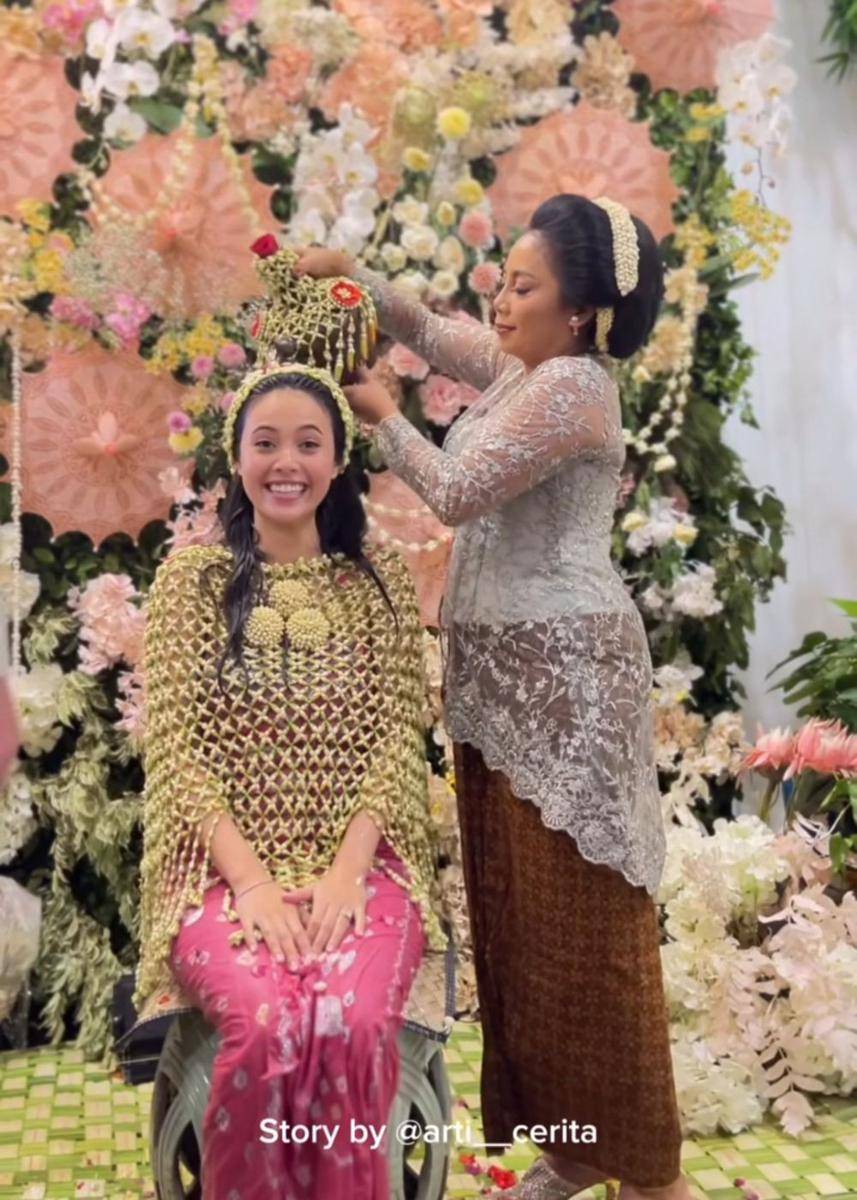 Midodareni Anggika Bolsterli (instagram.com/anggikabolsterli)