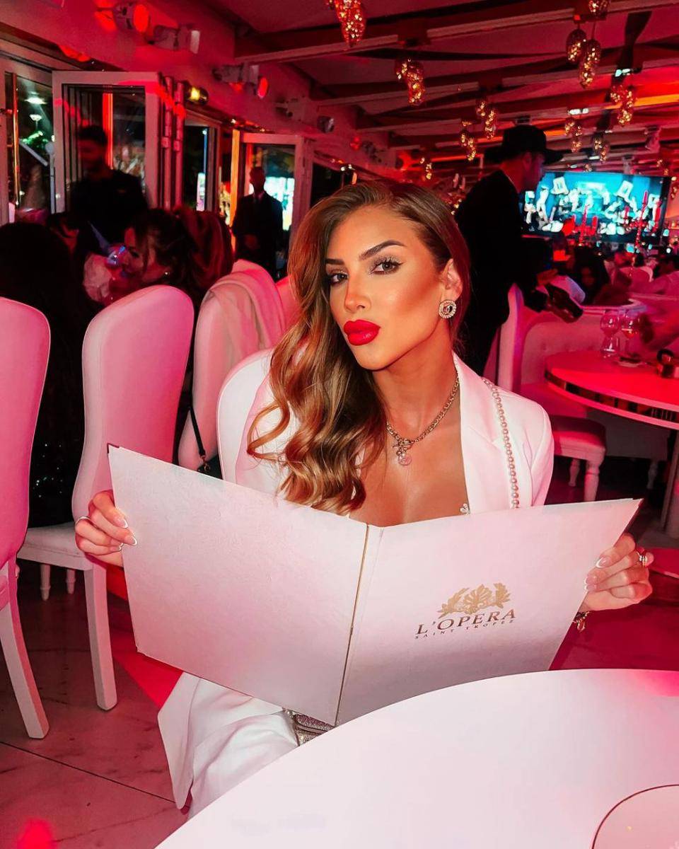 Potret Miss Universe Aruba 2024, Anouk Eman (instagram.com/anoukeman)