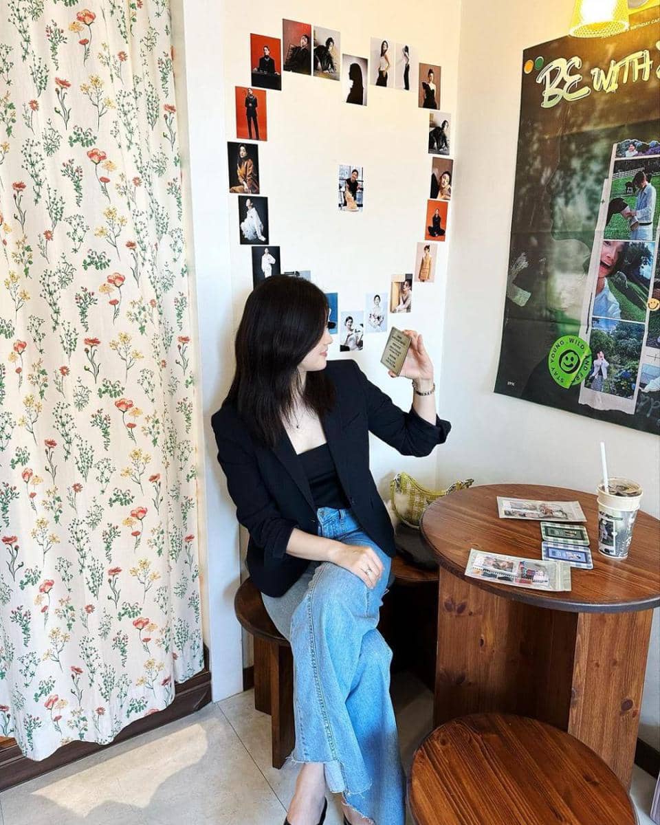 mix and match outfit hitam ala Park So Dam (instagram.com/imsodamm)