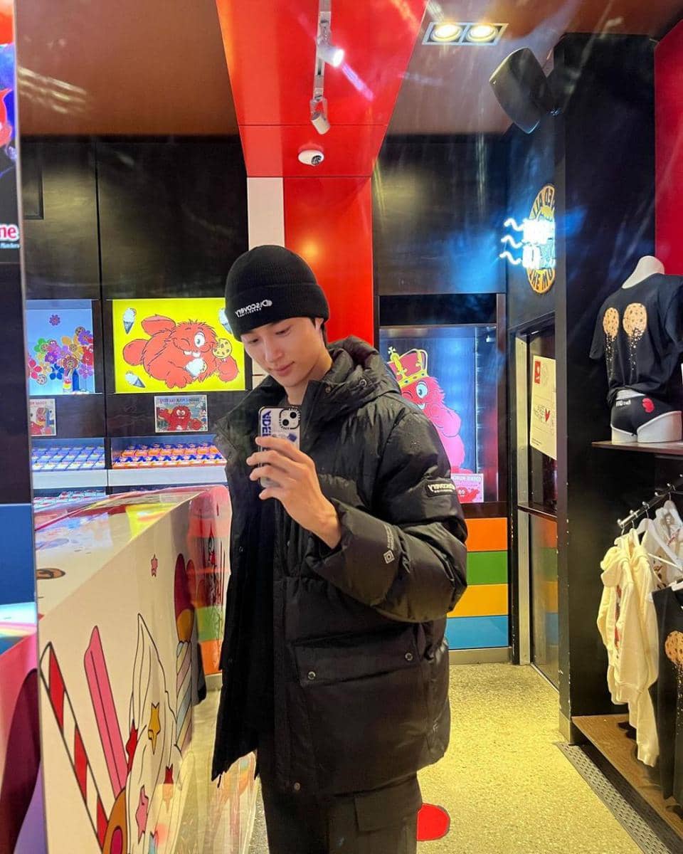 mix and match jaket ala Byeon Woo Seok (instagram.com/@byeonwooseok)