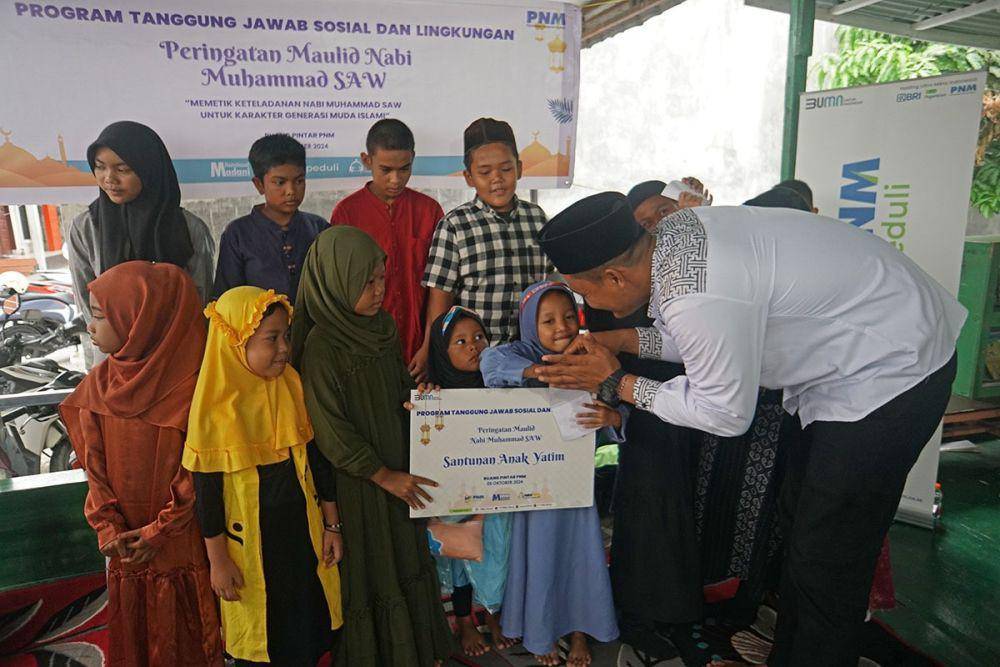 Kegiatan Maulid Nabi Muhammad SAW di Ruang Pintar PNM Baitul Ilmi, Desa Sambirejo Timur Kecamatan Percut Sei Tuan Kabupaten Deli Serdang (IDN Times/Arifin Al Alamudi)