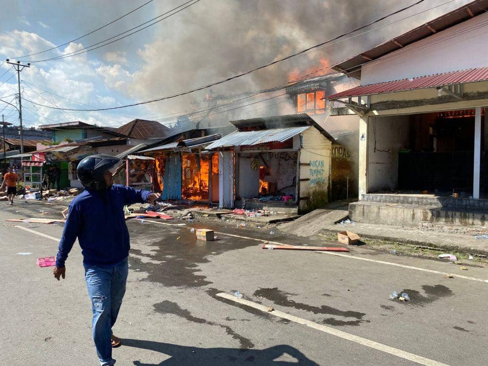 Kebakaran di RT 2 Kelurahan Gogagoman, Kecamatan Kotamobagu Barat, Kota Kotamobagu, Sulawesi Utara, Jumat (11/10/2024) siang. Dok. Polres Kotamobagu