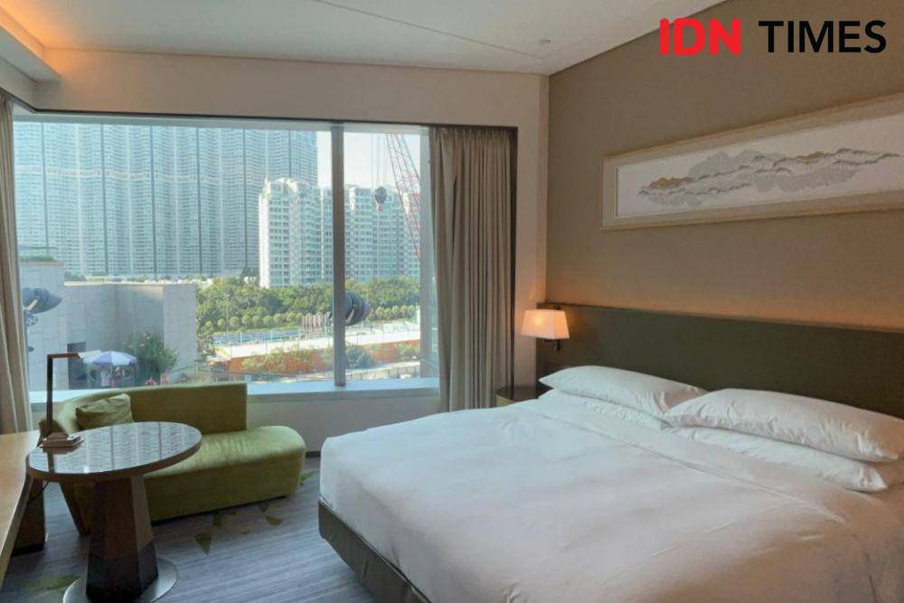 Hotel Four Points by Sheraton dan Hotel Sheraton Hong Kong (IDN Times/Aryodamar)
