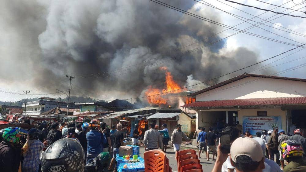 Kebakaran Hanguskan 8 Rumah di Kotamobagu, Pensiunan Polisi Meninggal