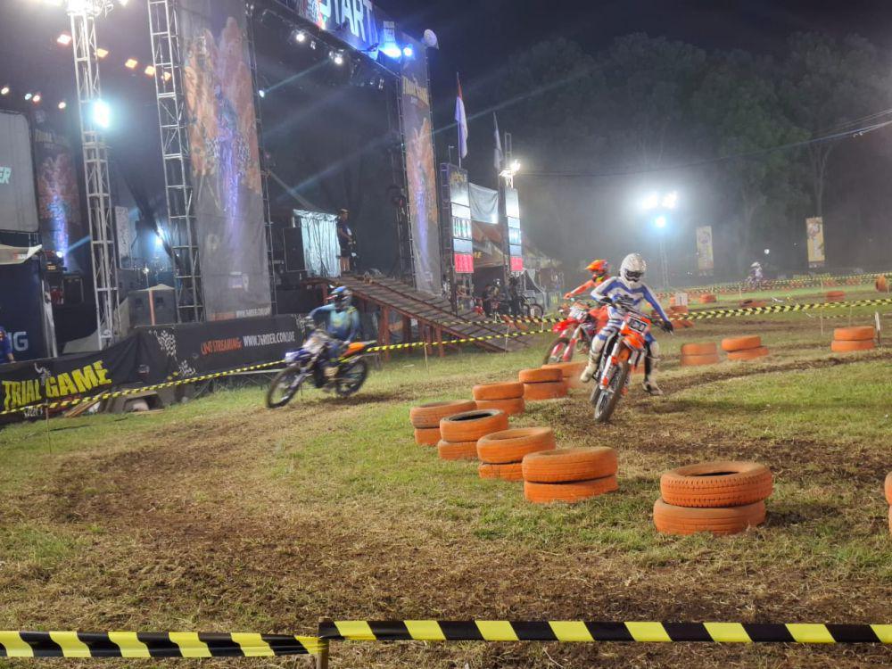 Aksi para kroser di Trial Game Dirt 2024 Malang. (IDN Times/Rizal Adhi Pratama)