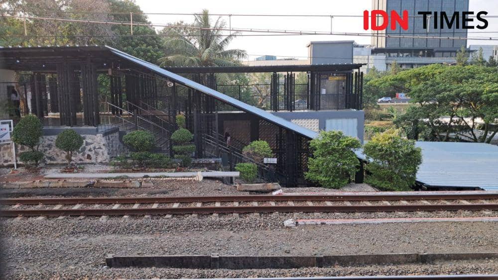 Penumpang Tertabrak KA di Jurangmangu, KRL Rangkasbitung Tertunda