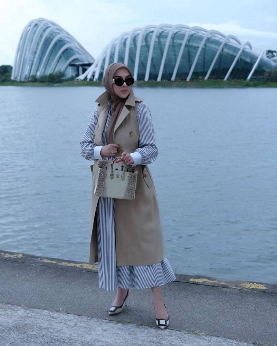 OOTD hijab old money (instagram.com/princessyahrini)