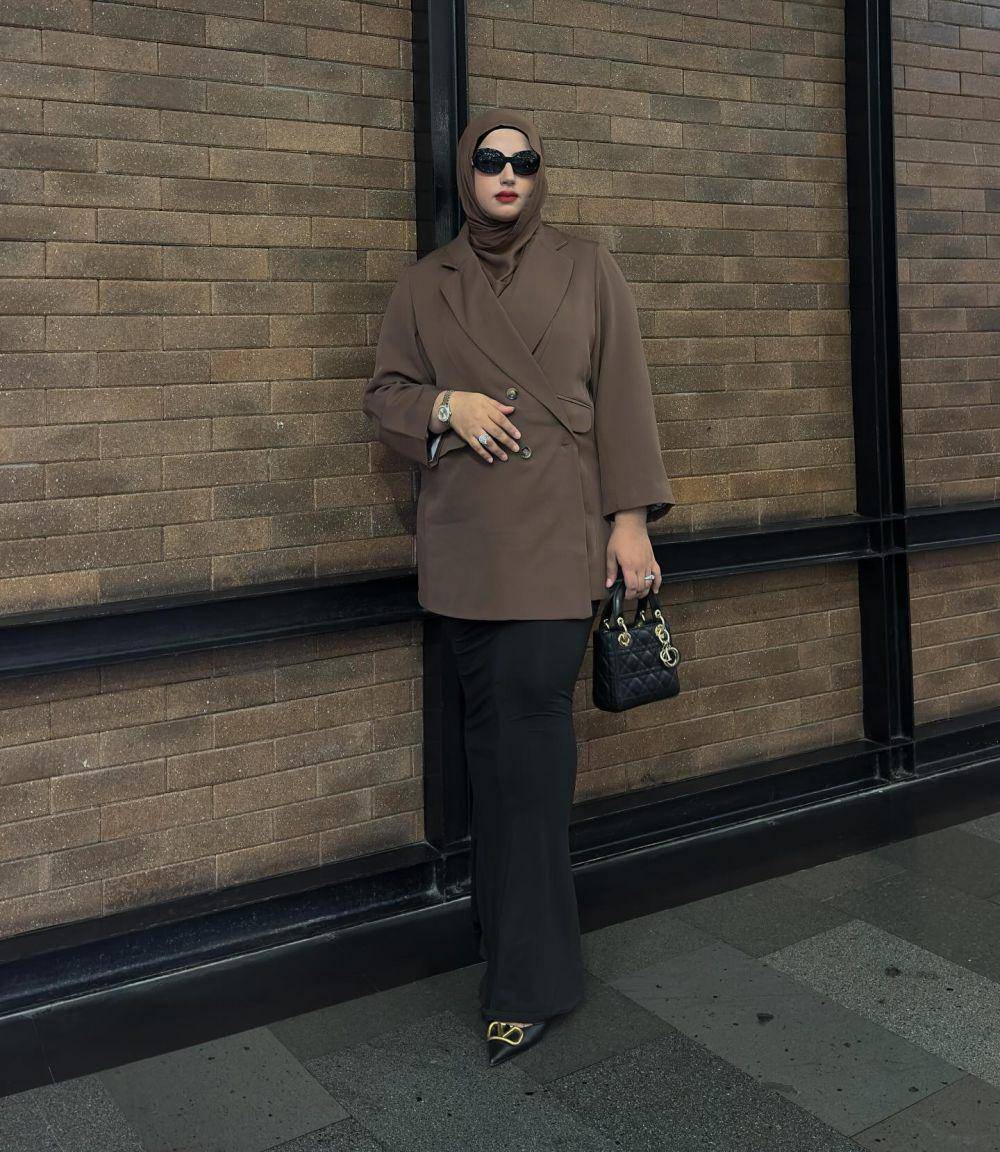 OOTD hijab old money (instagram.com/tasyiiathasyia)