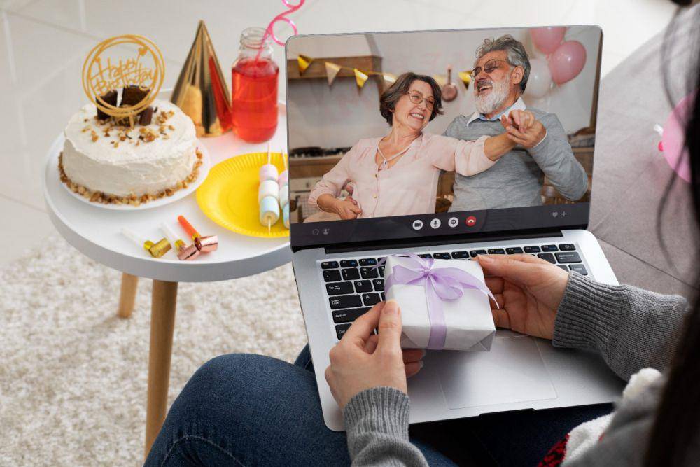 Ilustrasi video call perayaan (freepik.com/freepik)