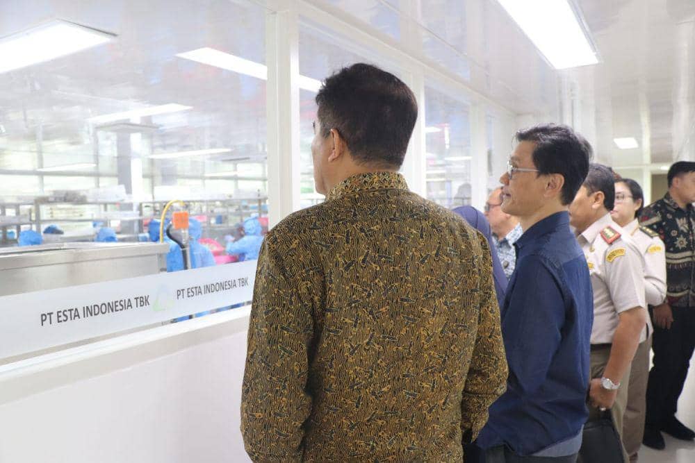 Dua bos pabrik sarang burung walet mendampingi kunjungan Sahat M Panggabean, Kepala Barantin. (IDN Times/Dok Humas Barantin Jateng)