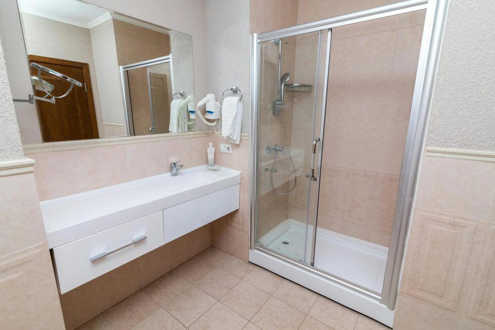 6 Mitos Soal Desain Kamar Mandi yang Dibantah oleh Para Ahli