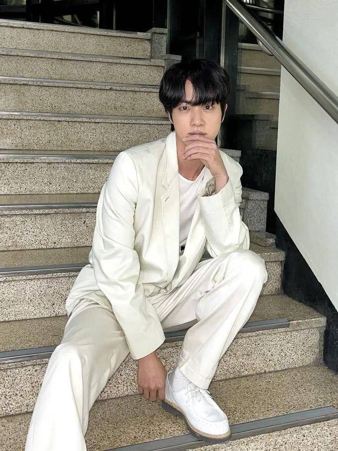 potret Jin BTS (instagram.com/jin)
