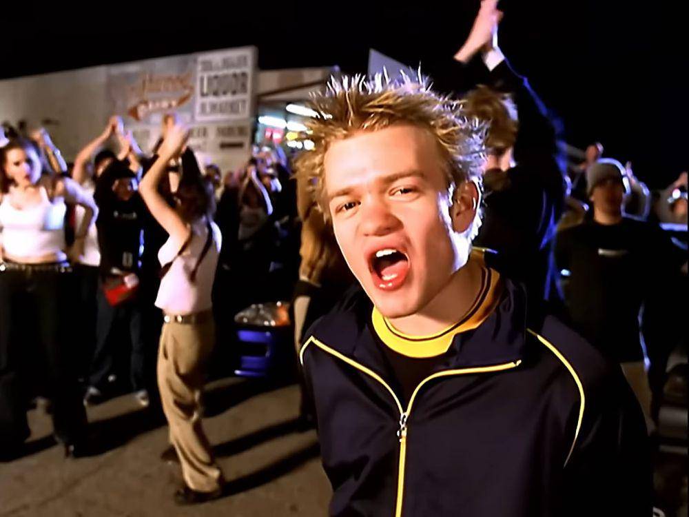 Sum 41 di video klip Fatlip (Youtube.com/Sum 41)