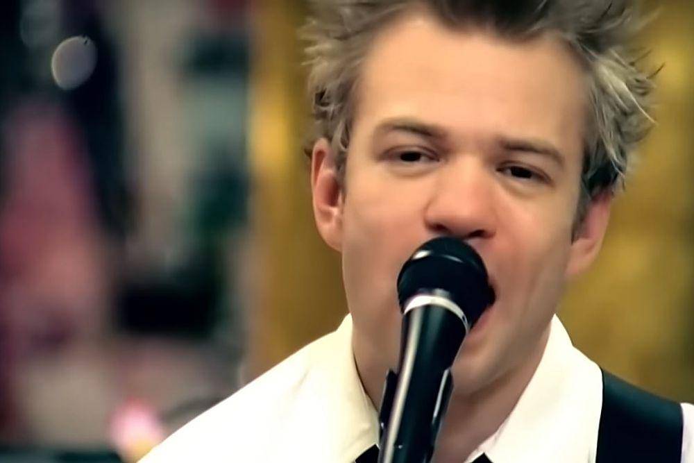 Deryck Whibley Sum 41 di video klip Walking Disaster (Youtube.com/Sum 41)