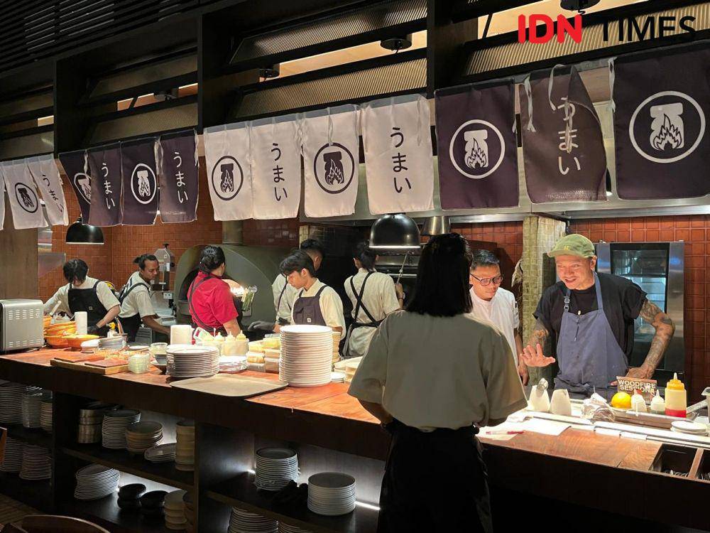 Chef Maxie Millian Sukses Hangatkan Woodfire Locaahands Surabaya