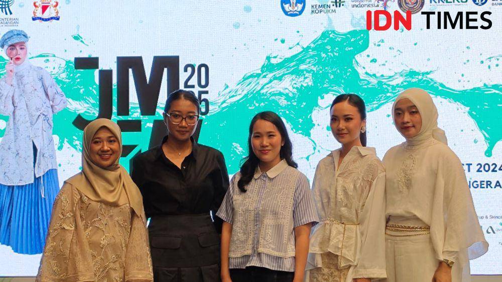 Perwakilan Wardah dan keempat desainer dalam konferensi pers di Jakarta Muslim Fashion Week di ICE BSD (11/10/2024). (IDN Times/Febriyanti Revitasari)