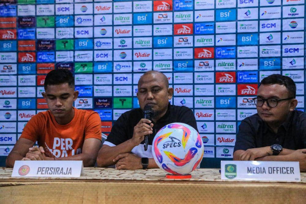 Pelatih Persiraja Banda Aceh, Akhyar Ilyas (tengah). (Dokumentasi MO Persiraja Banda Aceh untuk IDN Times)