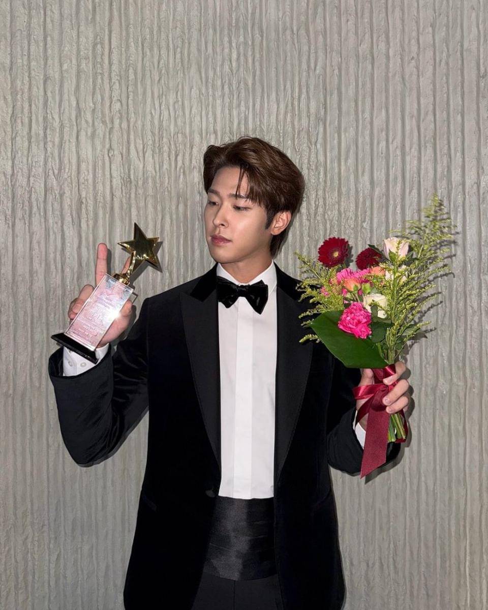 Lee Si Woo (instagram.com/npioent)