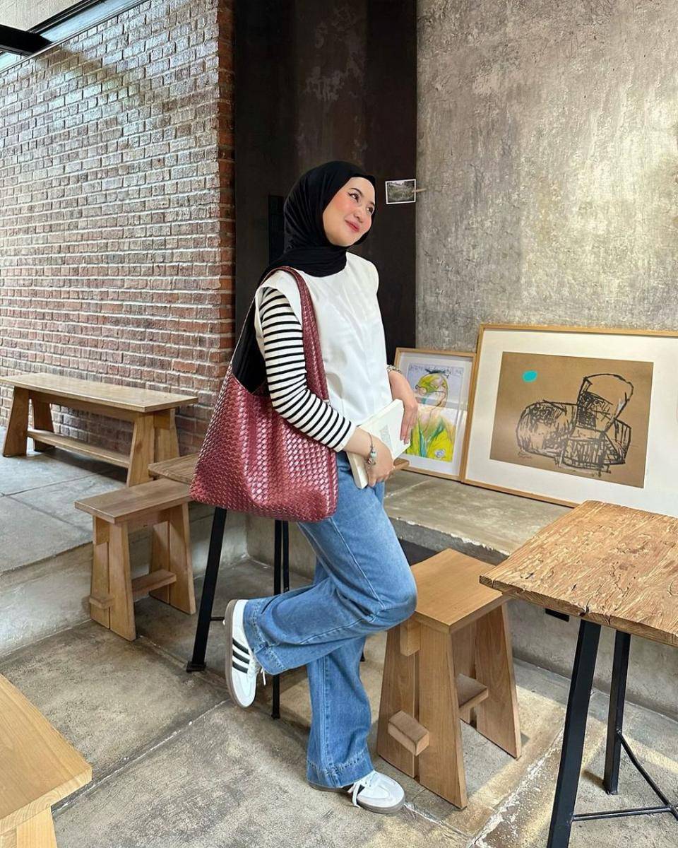 ide outfit kuliah pakai outer ala Intan Ghazella (instagram.com/intanghazll_)