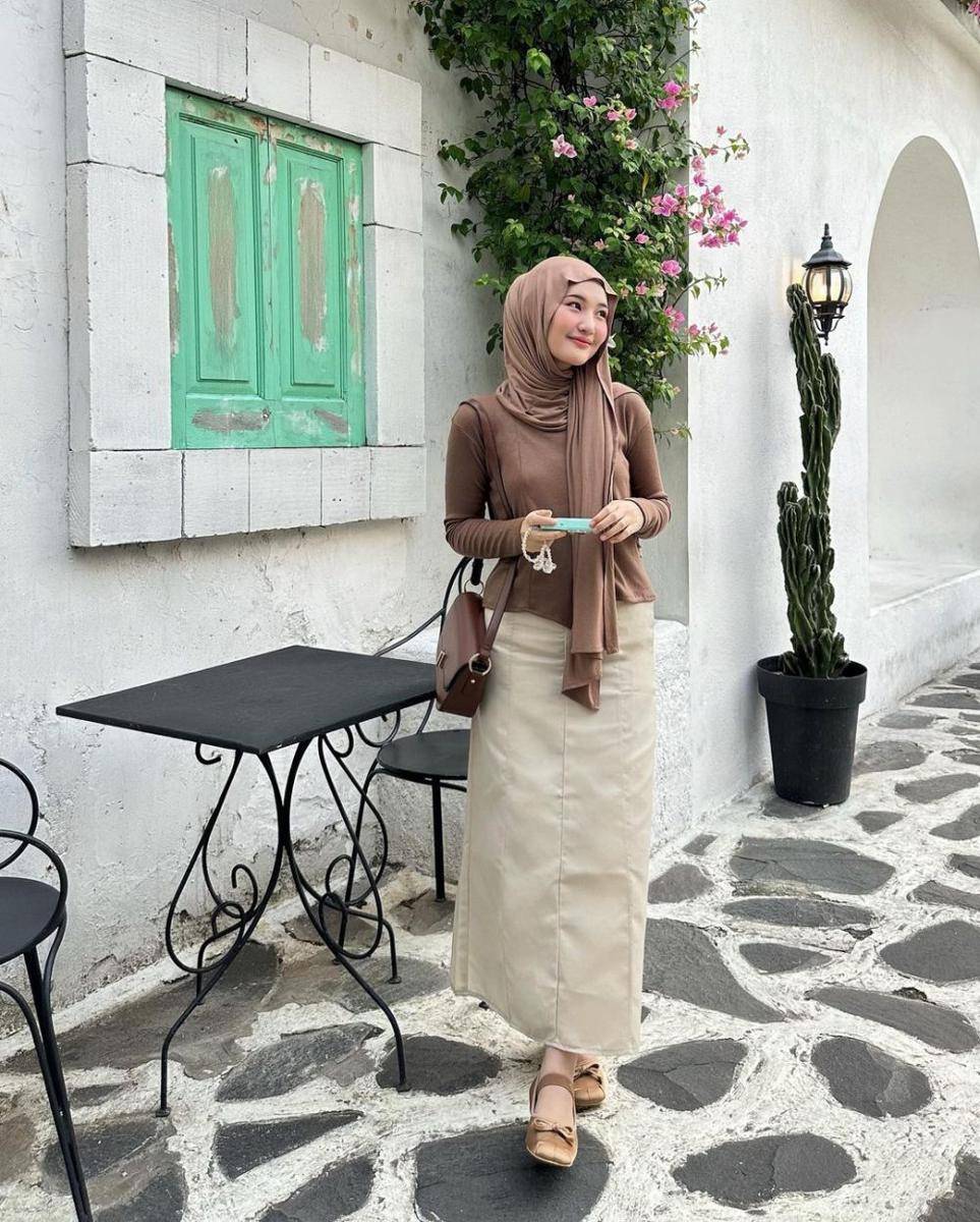 OOTD hijab nuansa cokelat ala Intan Ghazella (instagram.com/intanghazll_)