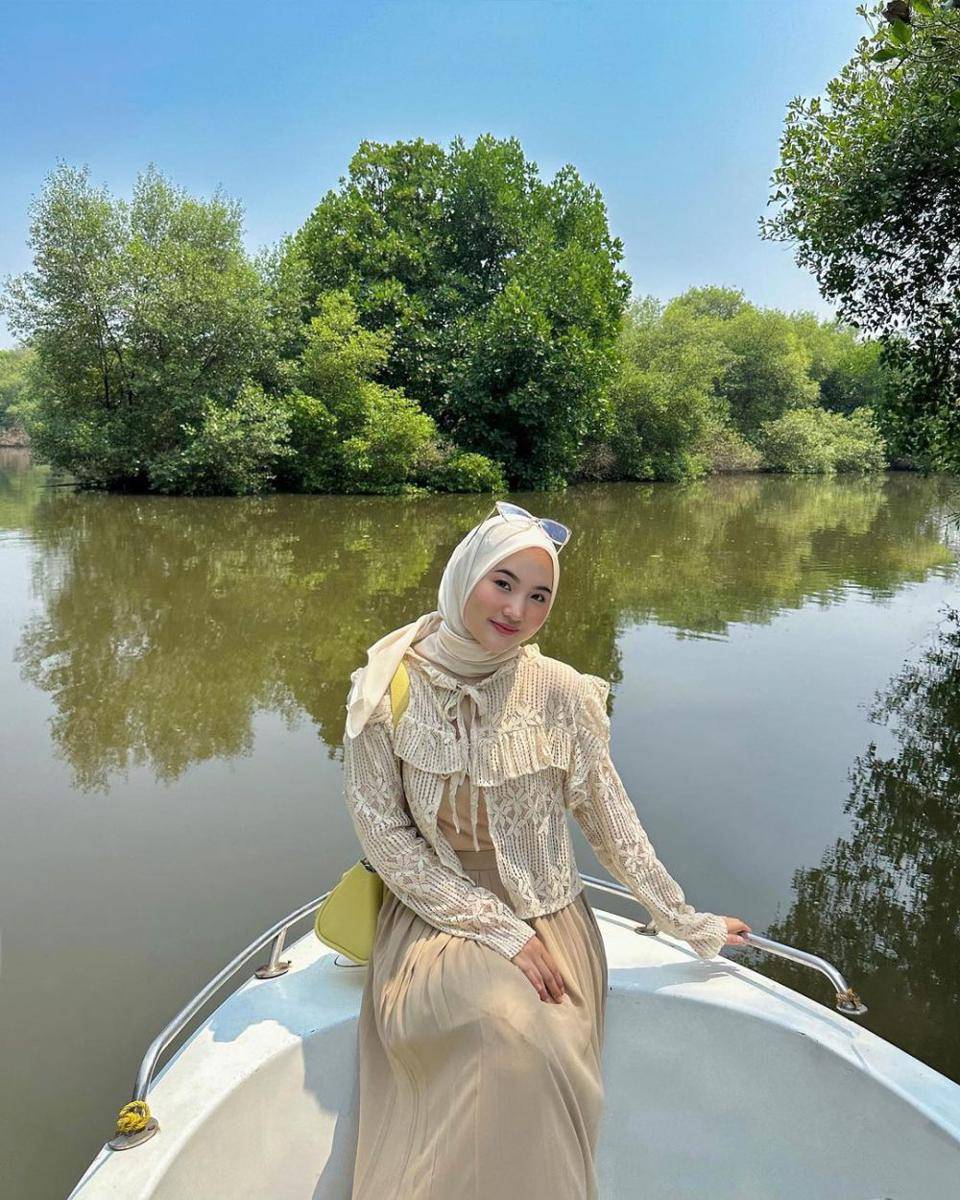 OOTD hijab nuansa cokelat ala Intan Ghazella (instagram.com/intanghazll_)