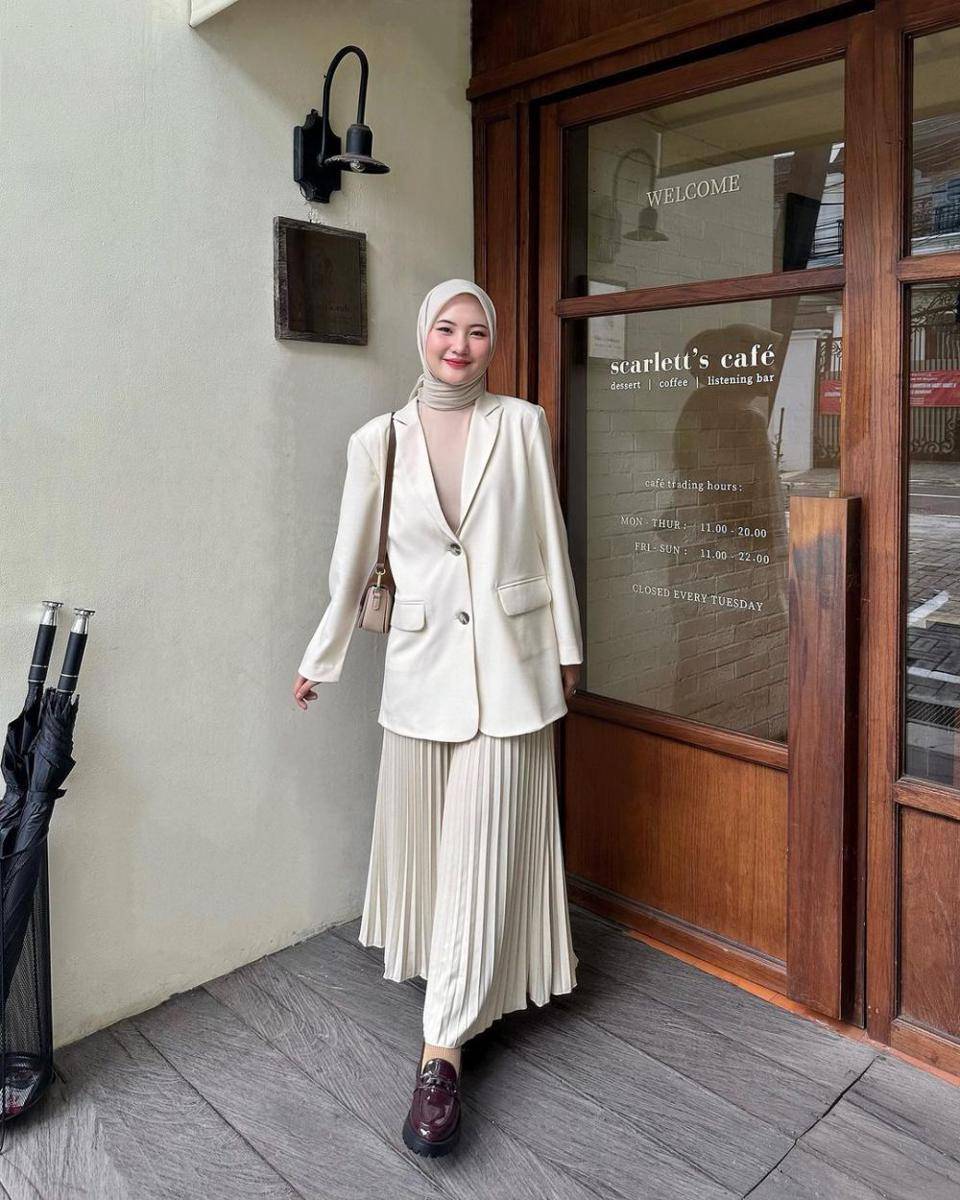 ide outfit kuliah pakai outer ala Intan Ghazella (instagram.com/intanghazll_)
